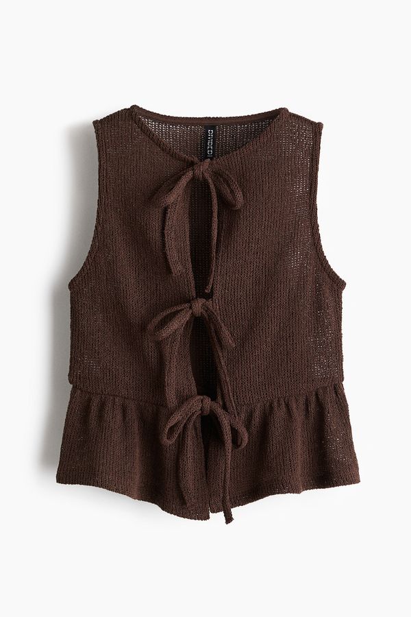 Top de anudar con peplum