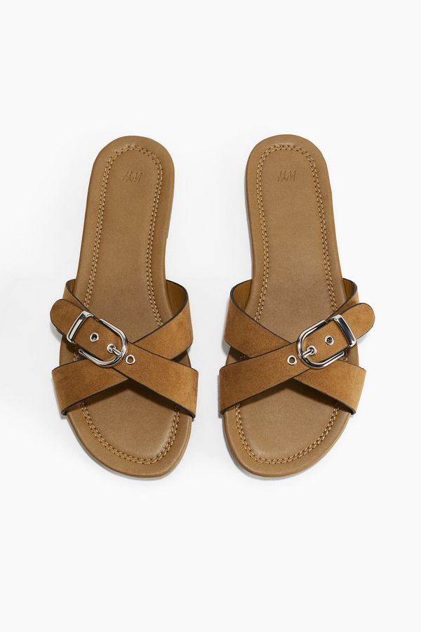 Sandalias con tiras cruzadas sobre el empeine