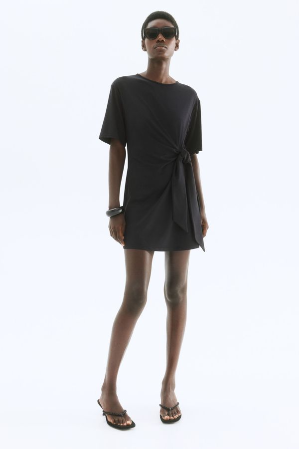 Vestido con detalle de nudo