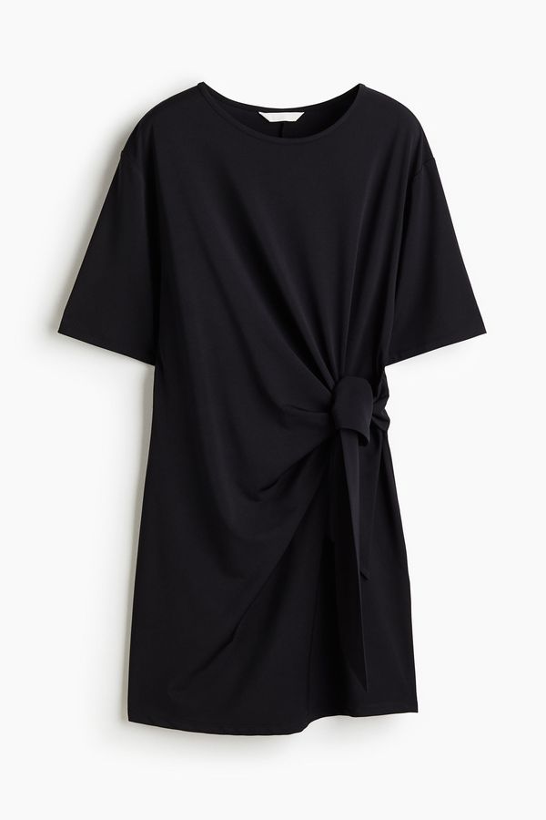 Vestido con detalle de nudo