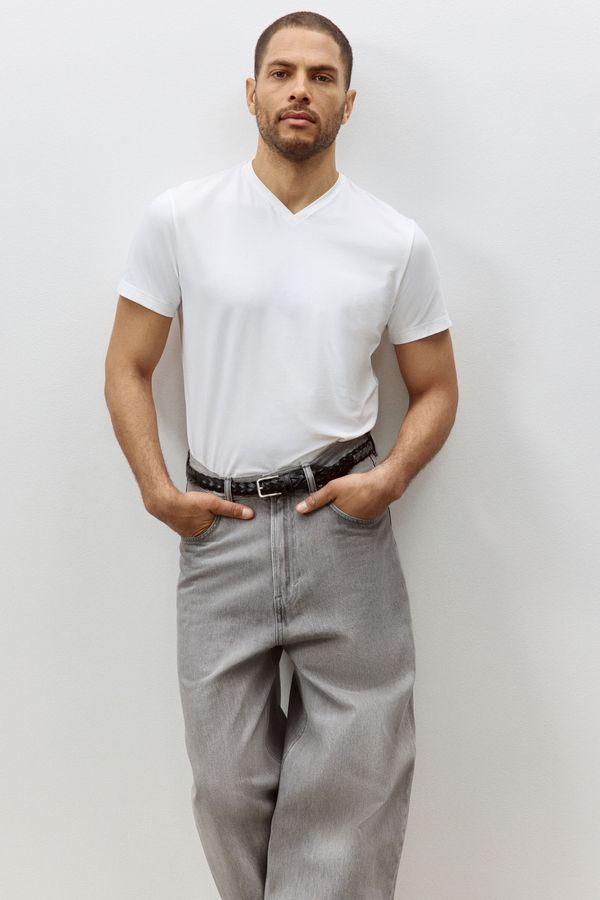 Camiseta Slim Fit con cuello en V