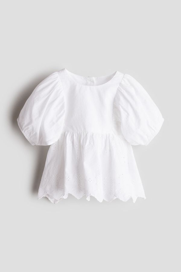 Blusa con bordado inglés