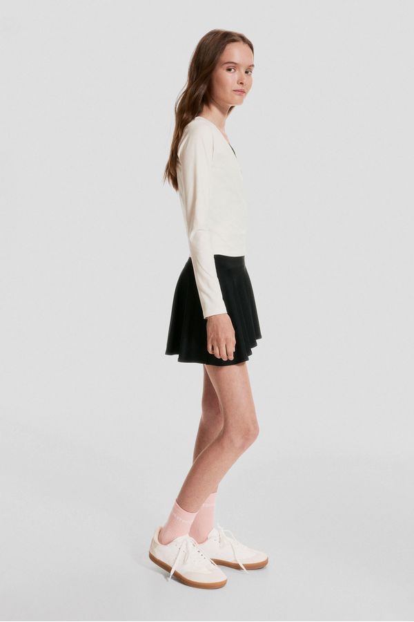 Falda de tenis de corte campana con DryMove™