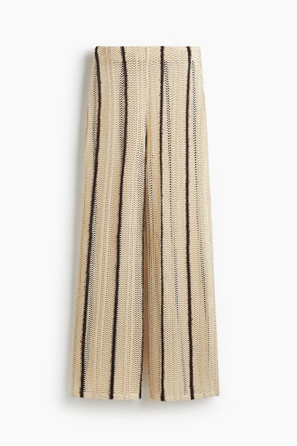 Pantalón brillante en tejido calado
