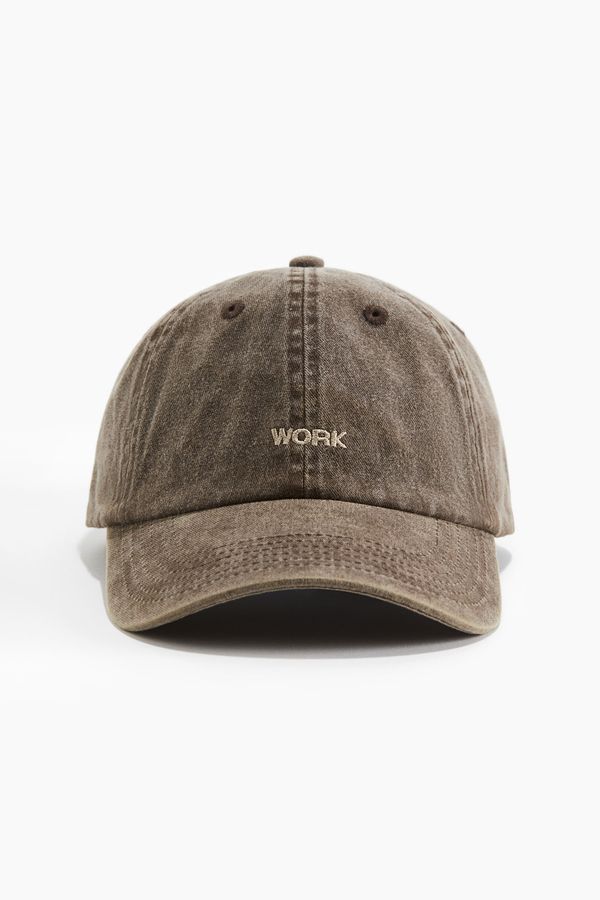 Gorra en algodón con motivo bordado