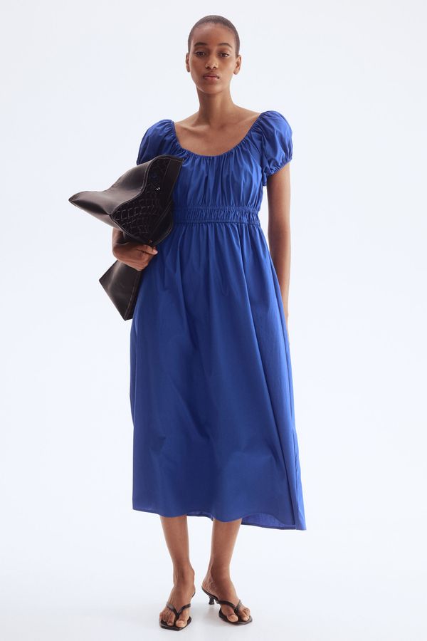 Vestido off-the-shoulder de popelina