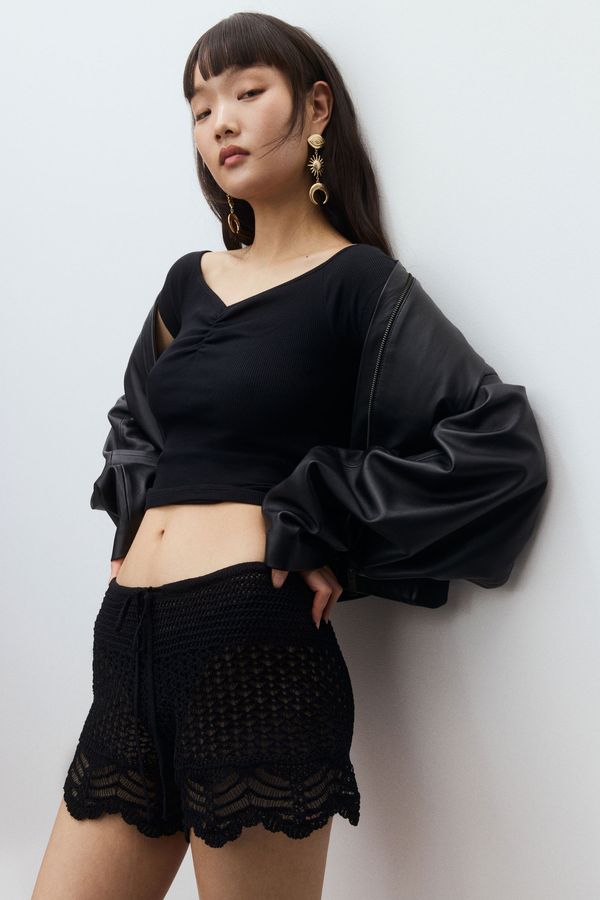 Blusa en punto acanalado con escote barco
