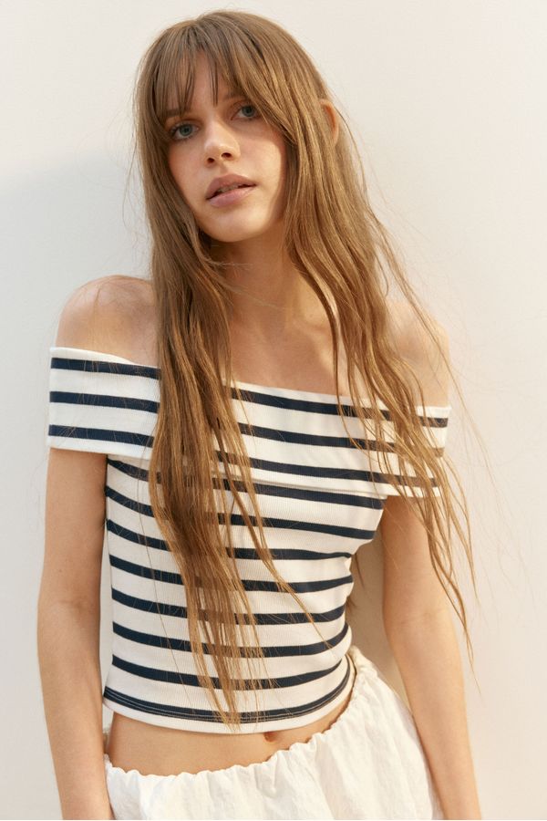 Top off-the-shoulder acanalado