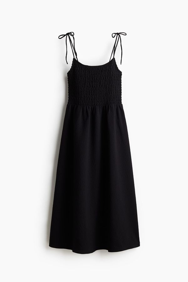 Vestido enresortado con tiras de anudar