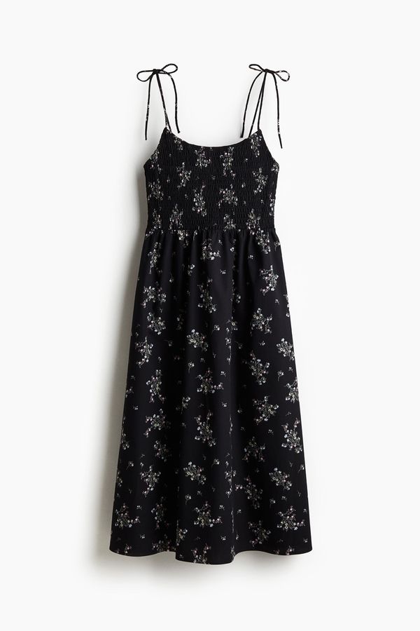 Vestido enresortado con tiras de anudar