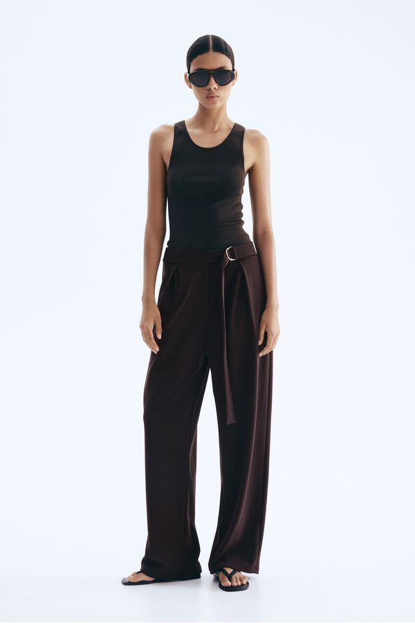 Pantalón con cinturón