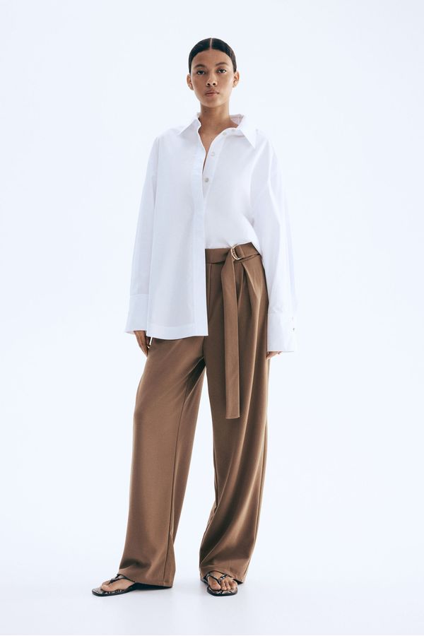Pantalón con cinturón