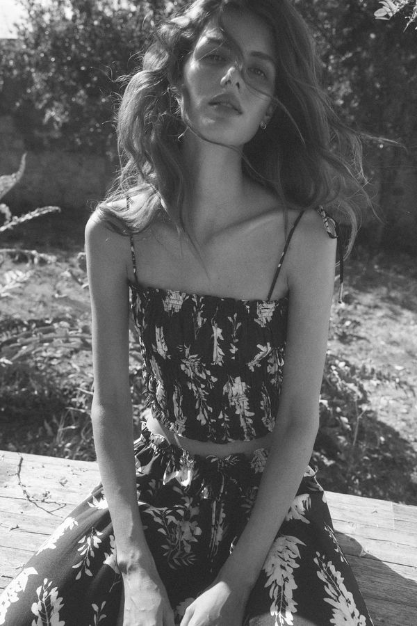 Blusa enresortada con tiras delgadas