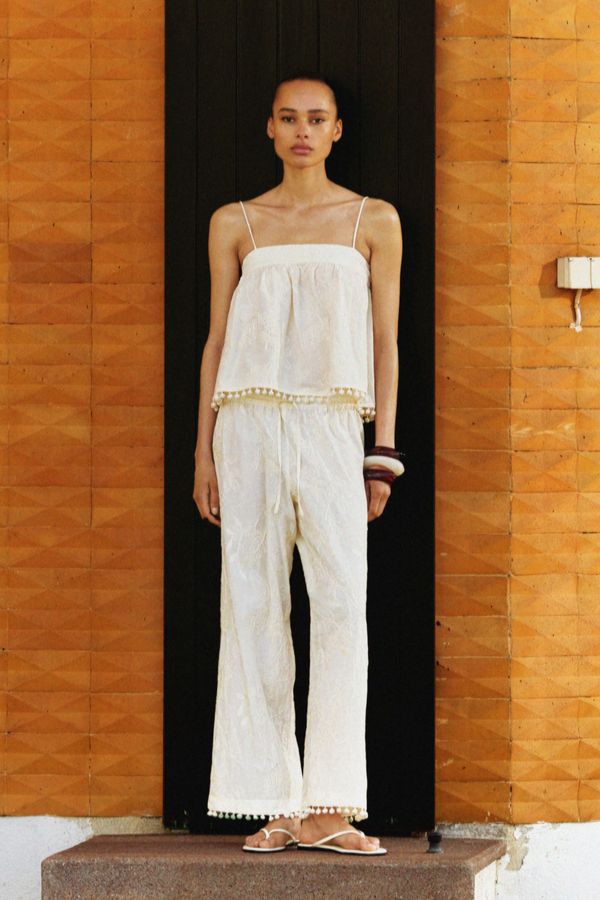 Pantalón bordado con cordón de ajuste
