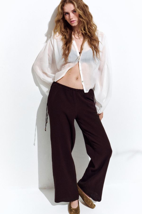 Pantalón ancho con cordón de ajuste