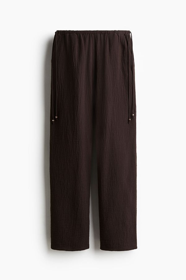 Pantalón ancho con cordón de ajuste