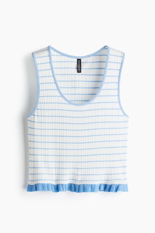 Blusa manga sisa con ribete de volante en el bajo