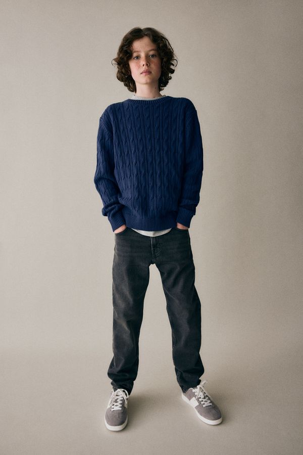 Relaxed Tapered Fit Jeans
