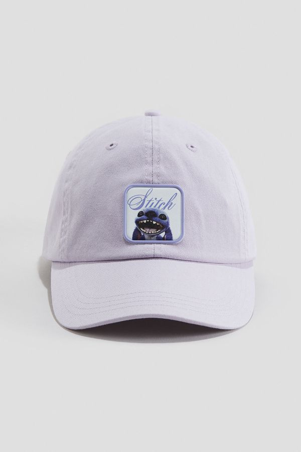 Gorra en sarga con motivo decorativo
