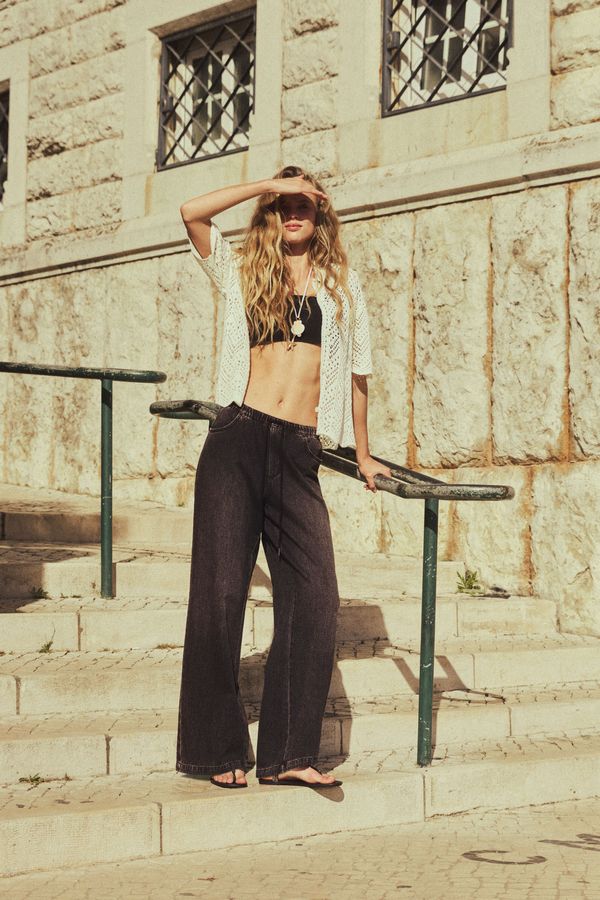 Pantalón en denim con cordón de ajuste