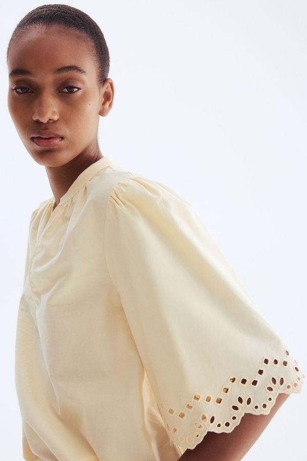 Blusa de algodón con bordado inglés
