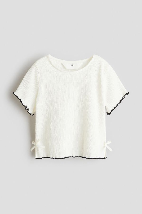 Camiseta con moños decorativos