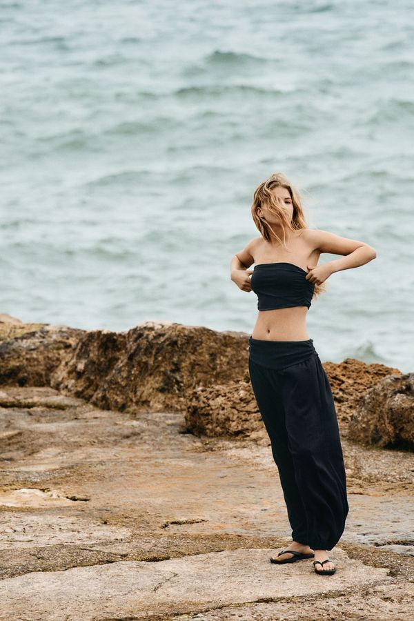 Pantalón efecto arrugado con piernas estilo globo