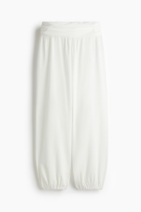 Pantalón efecto arrugado con piernas estilo globo