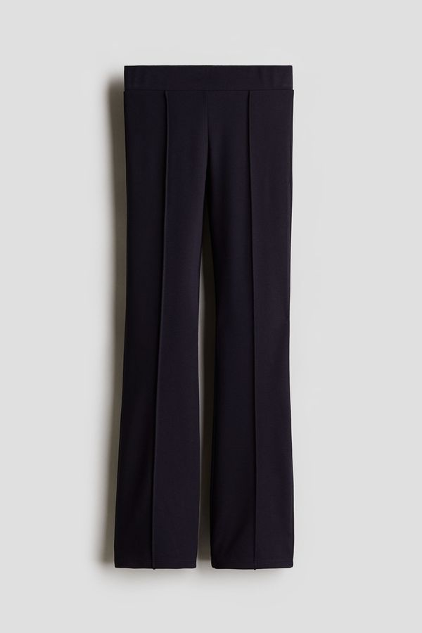 Pantalón acampanado de punto