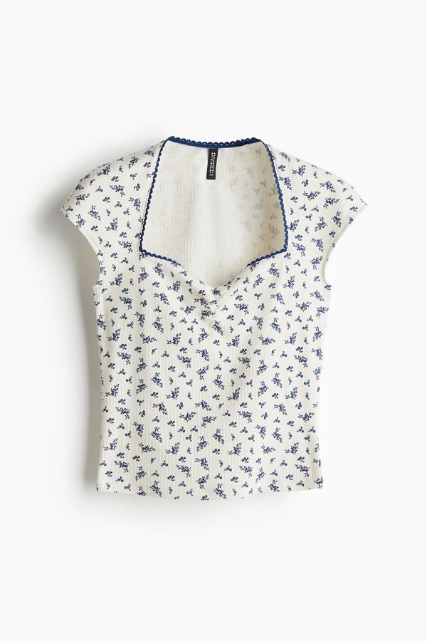 Blusa en punto acanalado con escote corazón