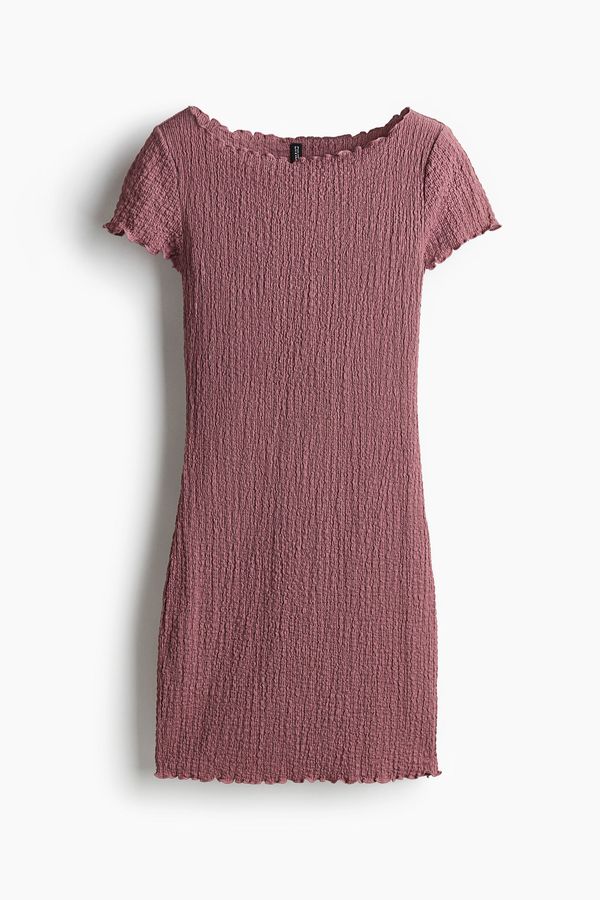 Vestido efecto arrugado con detalles fileteados