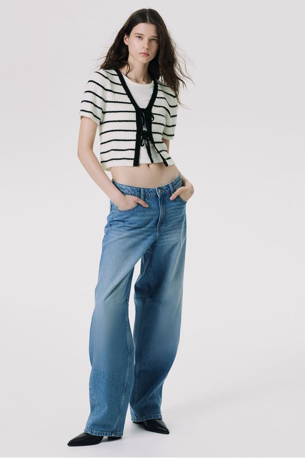 Blusa en tejido acanalado con lazadas
