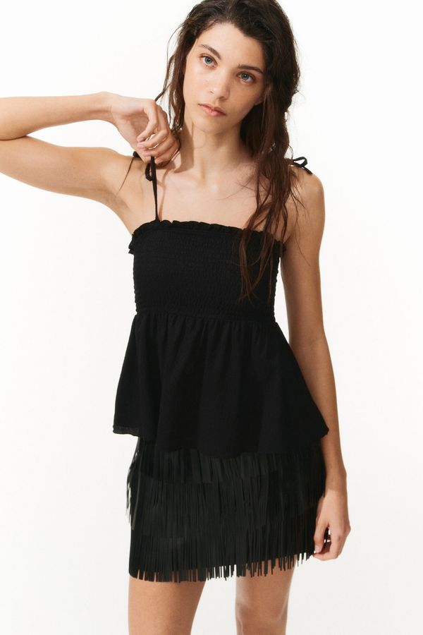 Blusa enresortada con tiras delgadas