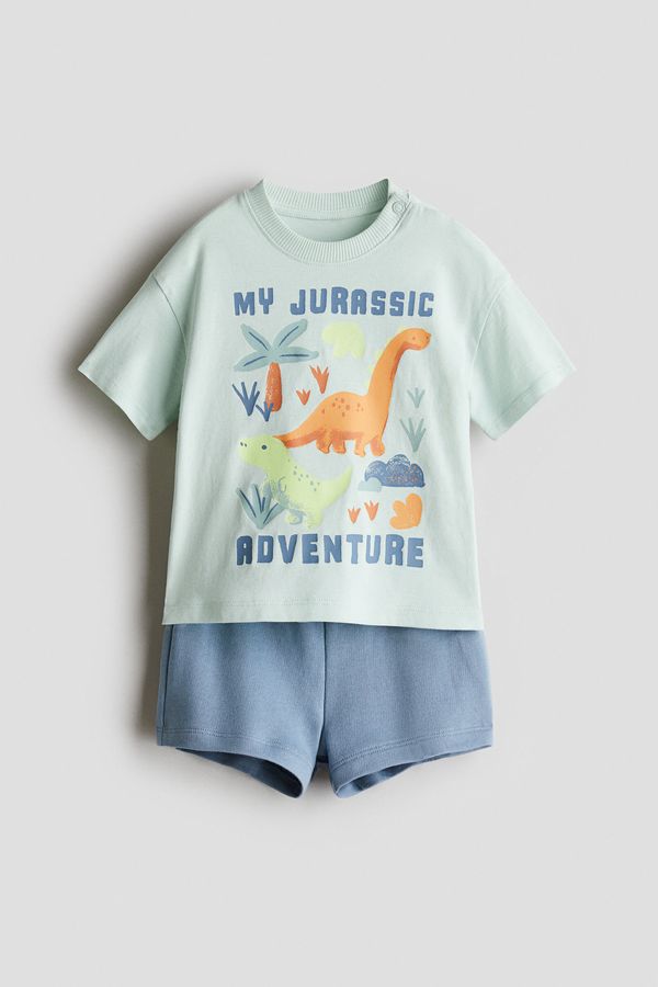 2-piece T-shirt and shorts set
