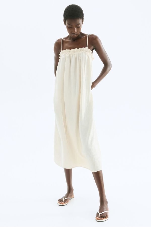 Vestido de muselina con tiras delgadas