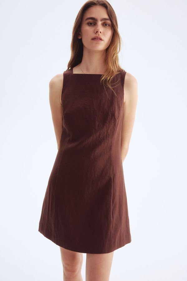 Vestido de sarga con escote cuadrado