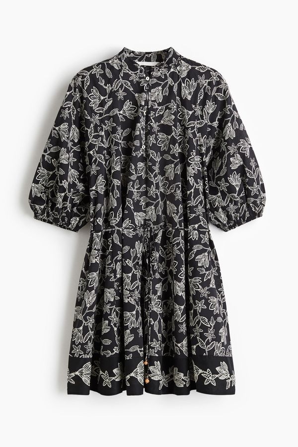 Vestido con cinturón de anudar