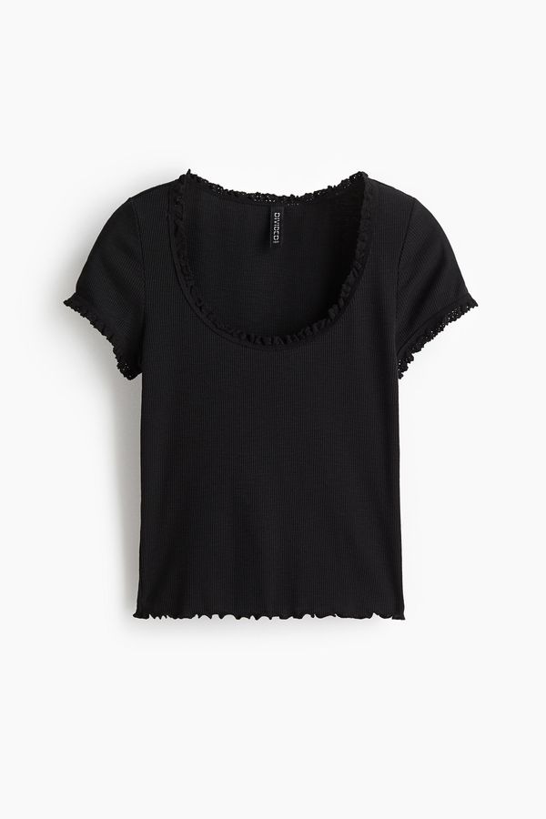 Blusa con ribete de encaje