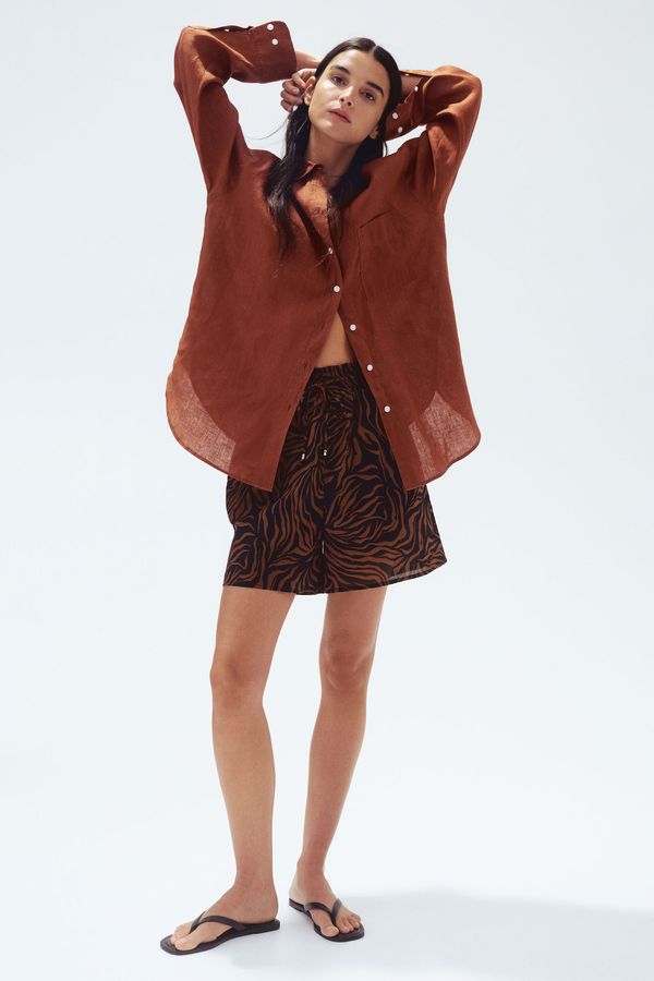 Shorts estampado con cordón de ajuste