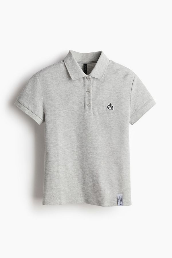 Camiseta estilo polo de piqué con motivo bordado