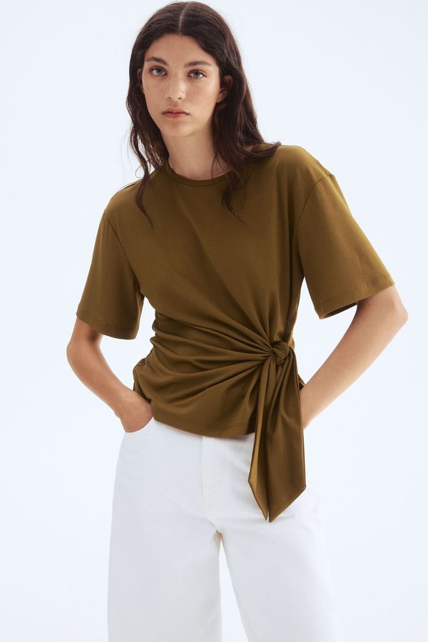 Camiseta con lazada