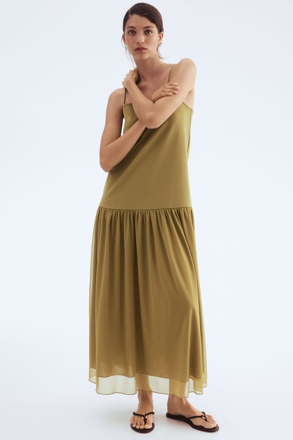 Vestido largo con tiras delgadas