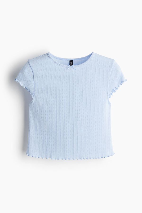 Camiseta en pointelle con detalles fileteados
