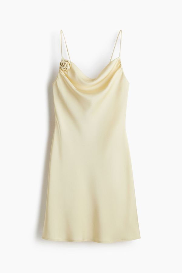 Vestido lencero en satín con tiras de anudar