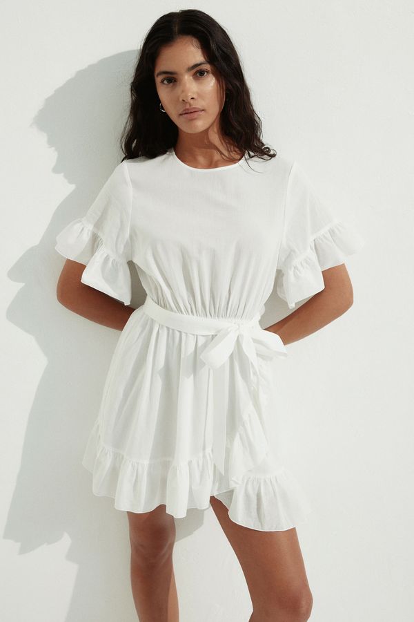 Vestido con ribetes de volante