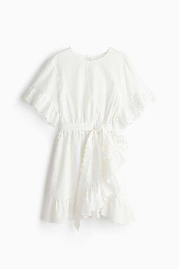 Vestido con ribetes de volante