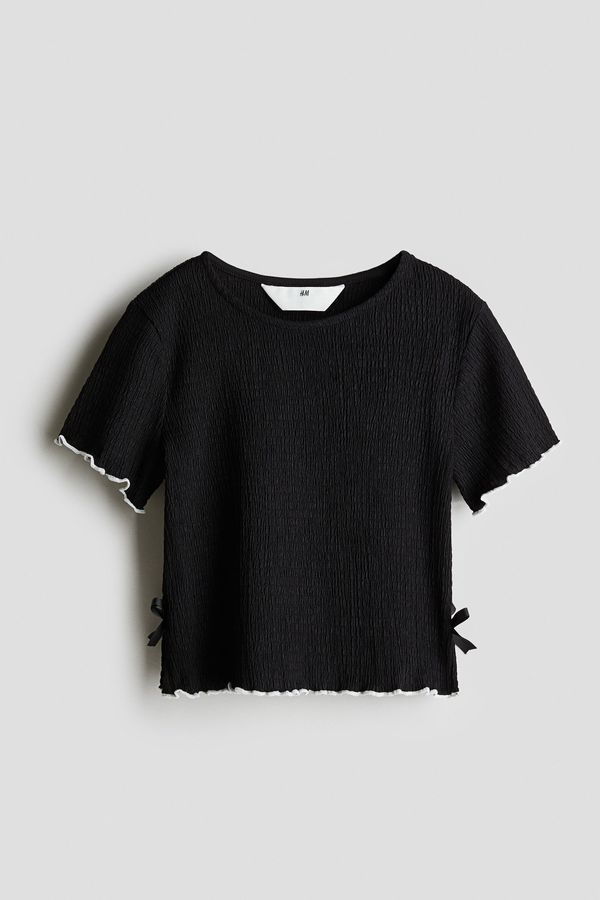 Camiseta con moños decorativos