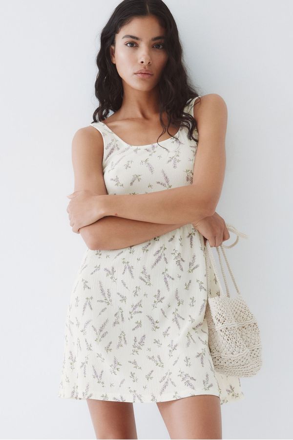 Vestido en punto con efecto arrugado