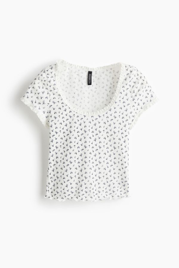 Blusa con ribete de encaje