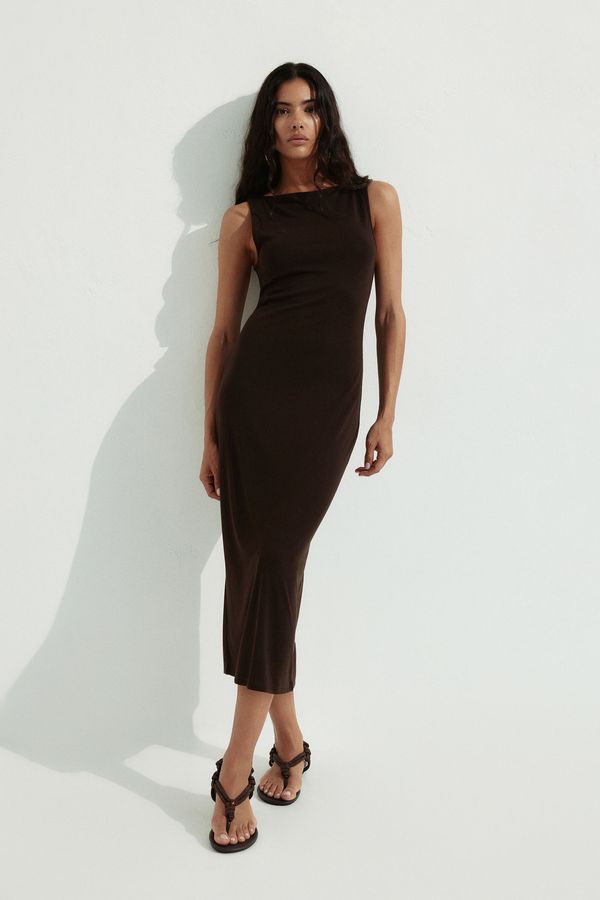 Vestido a la pantorrilla en punto acanalado